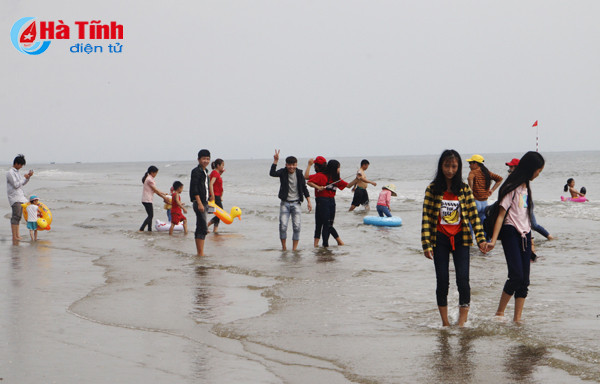 du khach den bien loc ha dong nhu hoi