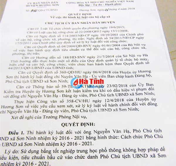 cach chuc pho chu tich ubnd xa son ninh vi su dung bang khong hop phap