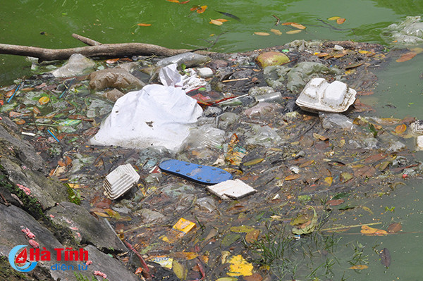 Video: Kinh hãi cảnh ô nhiễm hồ điều hòa đẹp nhất phố núi Hà Tĩnh