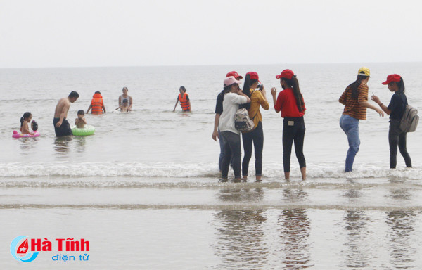 du khach den bien loc ha dong nhu hoi