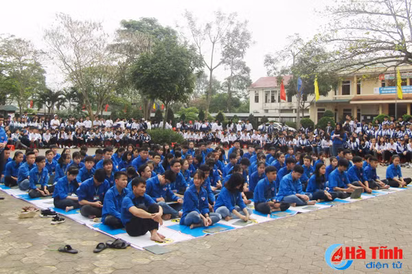 hoc sinh truong huyen gianh giai nhat cuoc thi atgt quoc gia