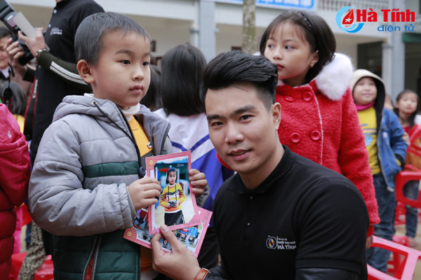 buc anh nho y nghia lon den voi tre em vu quang