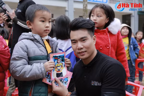 buc anh nho y nghia lon den voi tre em vu quang