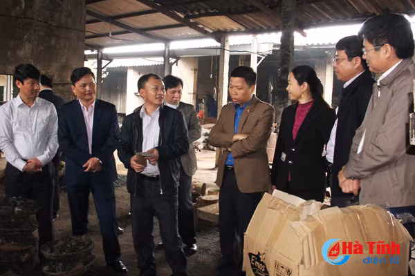 cum cong nghiep can gan san xuat voi thuong mai dich vu va du lich