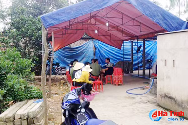 mot phu nu tu vong duoi dap da bac huong khe