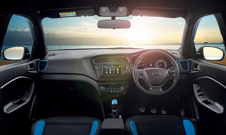 kham pha hyundai i20 active 2018 gia chi tu 238 trieu dong