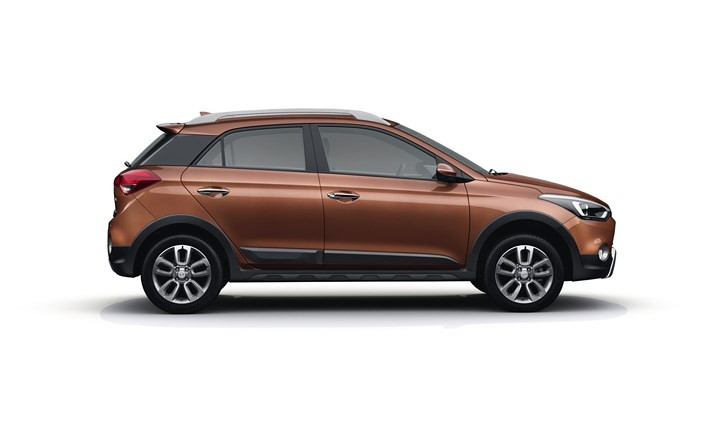 kham pha hyundai i20 active 2018 gia chi tu 238 trieu dong