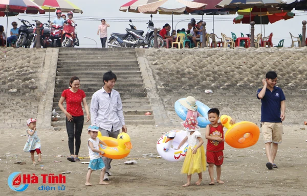 du khach den bien loc ha dong nhu hoi