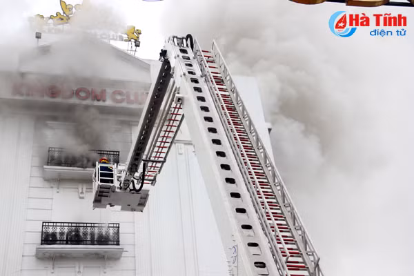 Toàn cảnh vụ cháy tại Karaoke Kingdom Club