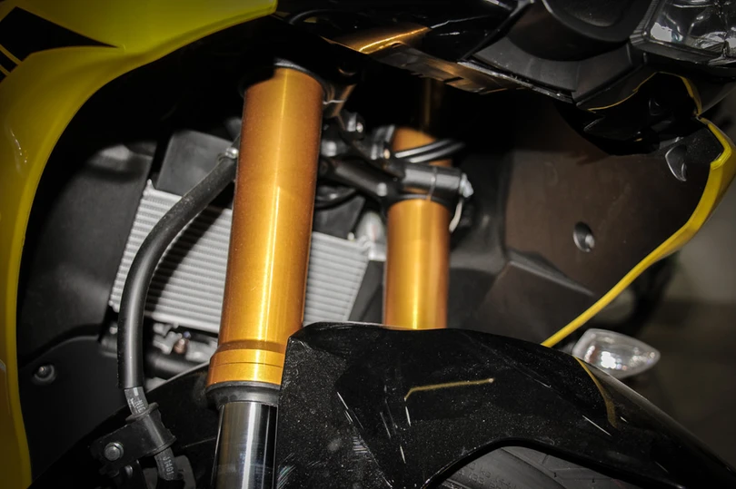 yamaha yzf r15 mau vang racing ve viet nam gia 78 trieu