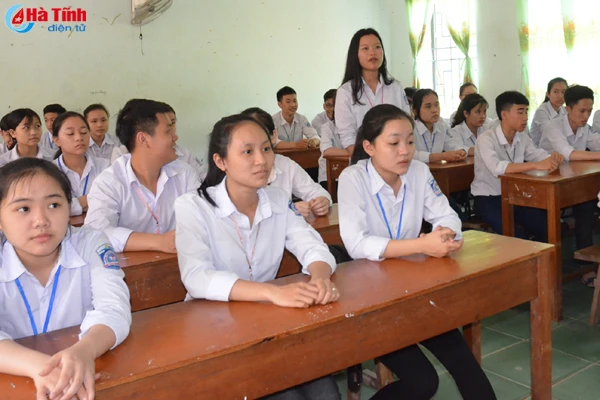 hoc sinh truong huyen gianh giai nhat cuoc thi atgt quoc gia