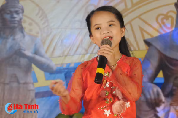 dac sac dem hoi tieng hat tu coi nguon