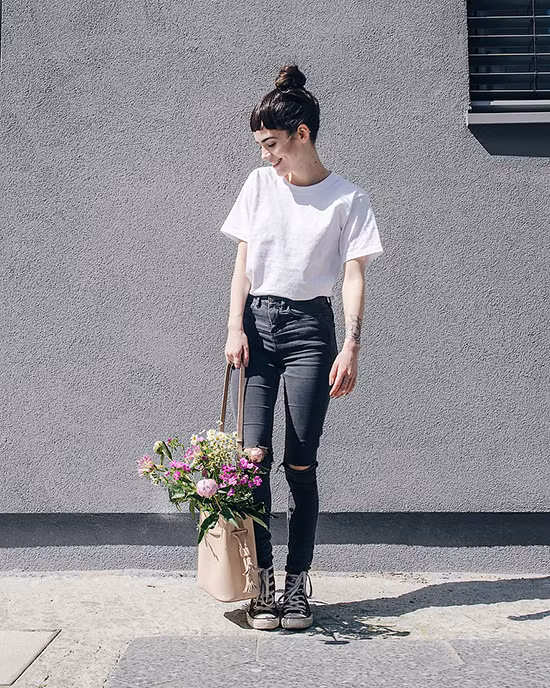 phoi trang phuc dep cung kieu ao thun don gian