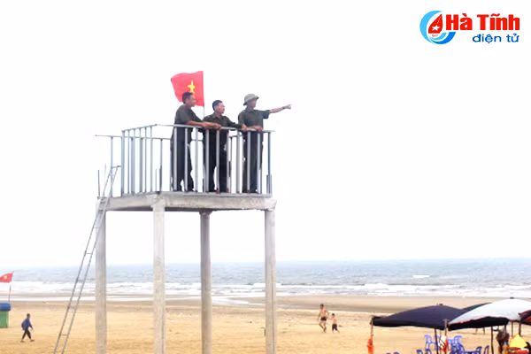 du khach duoc dam bao an toan khi den voi bien ha tinh