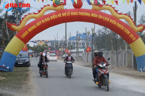 photo thien cam soi dong sau le khai truong du lich bien