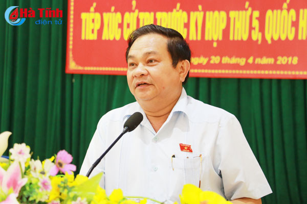 cu tri loc ha buc xuc truoc tinh trang cap mo vat lieu dat cay xang dau khong dung cho
