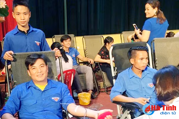 chuyen chua ke ve 2 bi thu doan xa nhan giai thuong ly tu trong