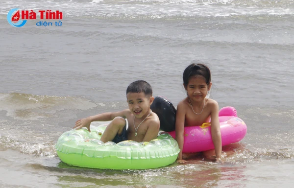 du khach den bien loc ha dong nhu hoi