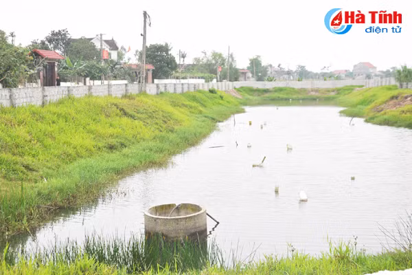 nguoi dan trung loc khat nuoc sach