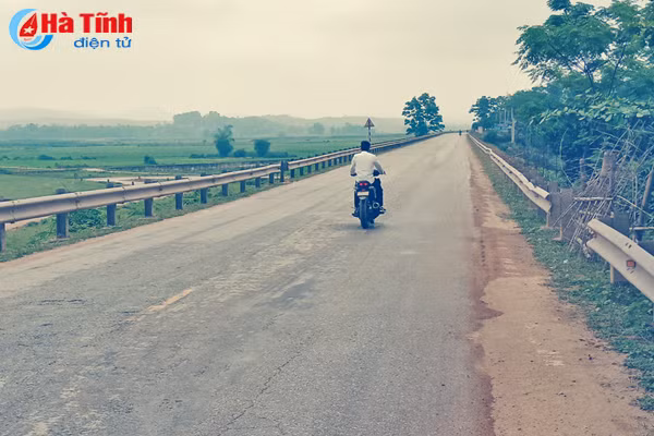 xe cho cat gay o nhiem moi truong anh huong an toan giao thong