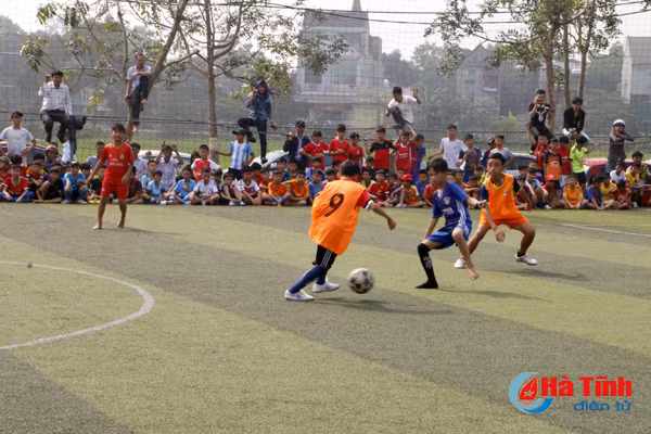4 000 nam thieu nien ha tinh tham gia tuyen sinh vao pvf