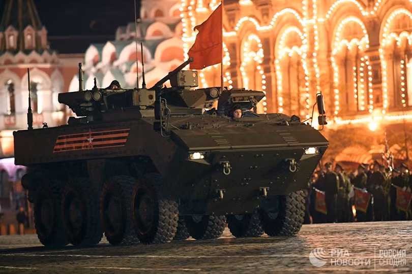 can canh dan vu khi toi tan dien tap duyet binh tai quang truong do