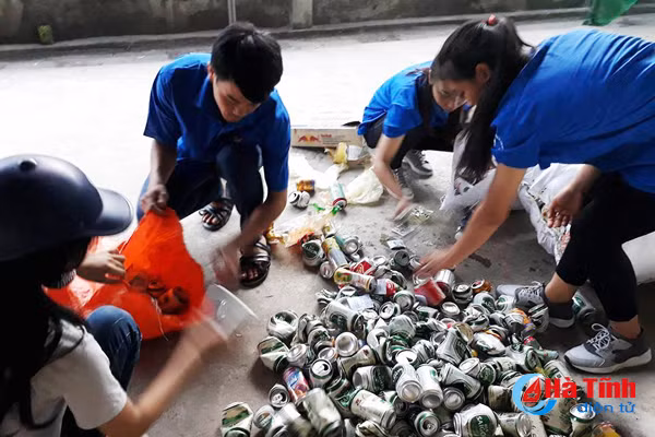 gom giay loai ban gay quy giup hoc sinh ngheo vuot kho