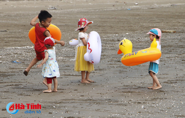 du khach den bien loc ha dong nhu hoi