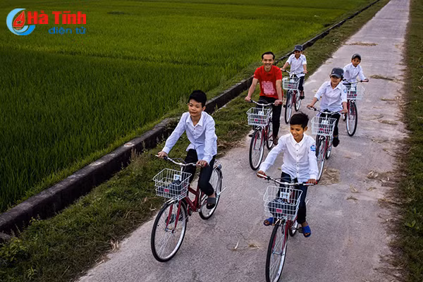 trao 210 xe dap cho tre em vuot kho hoc gioi