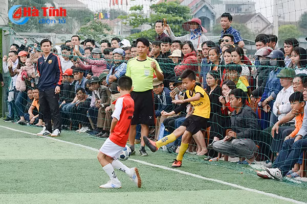 “Messi Hà Tĩnh” ghi 5 bàn trong một trận đấu ở Hội khỏe Phù Đổng