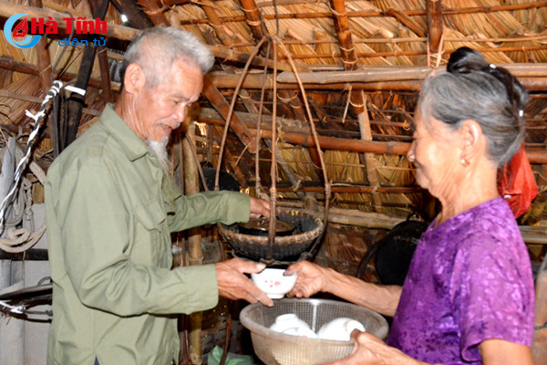 chung toi ben tay vao vai nhau tao the chan kieng dau tranh cho ngay tu do