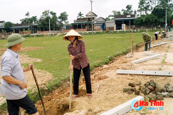 nong dan cam due ho hoi gop suc xay dung nong thon moi