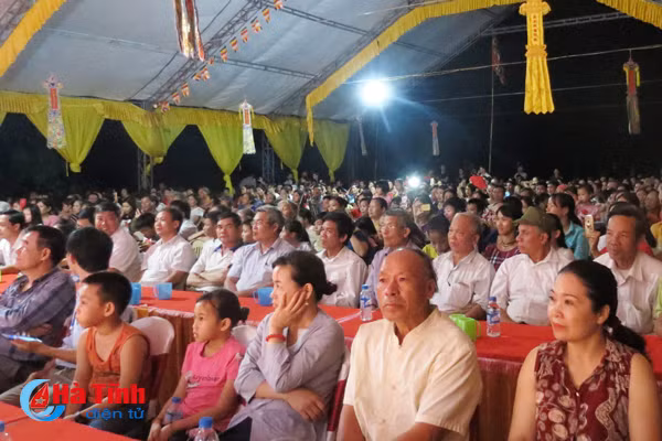 dac sac dem hoi tieng hat tu coi nguon