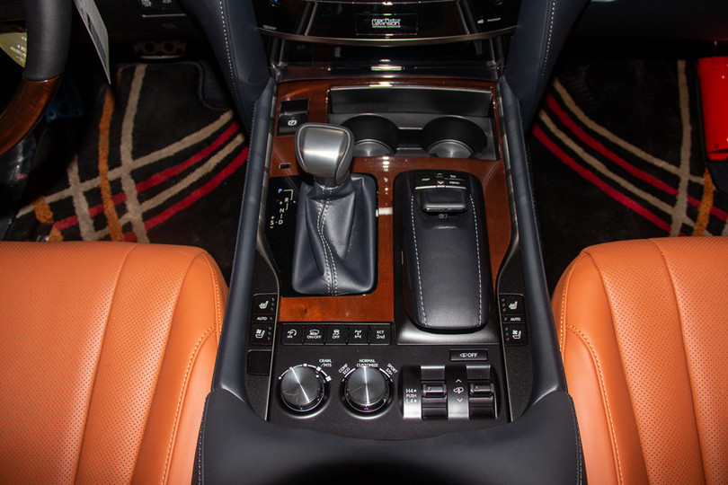 chi tiet lexus lx570 super sport gia gan 10 ty dong tai vn