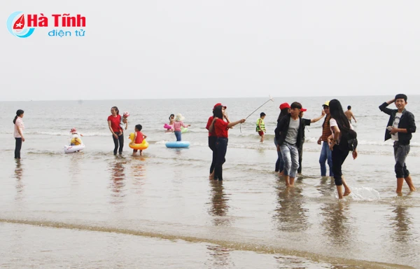 du khach den bien loc ha dong nhu hoi