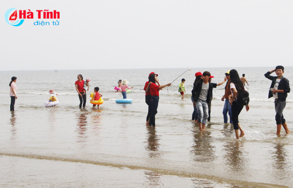 du khach den bien loc ha dong nhu hoi