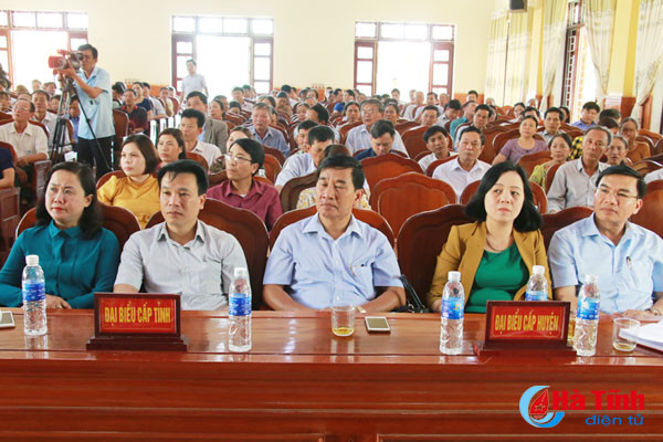 cu tri loc ha buc xuc truoc tinh trang cap mo vat lieu dat cay xang dau khong dung cho