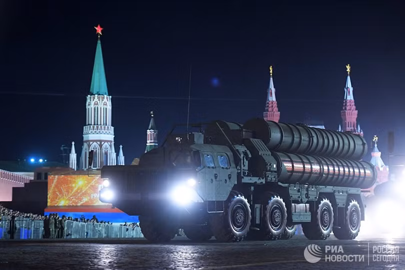 can canh dan vu khi toi tan dien tap duyet binh tai quang truong do