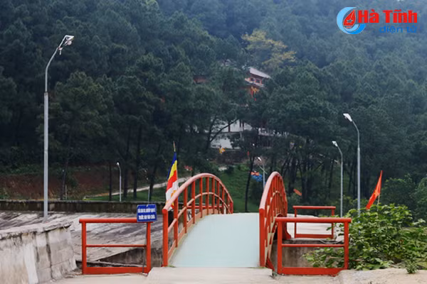 Photo: Độc đáo ngôi chùa nằm trong hang đá ở Hà Tĩnh