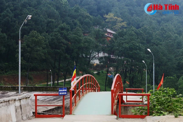 Photo: Độc đáo ngôi chùa nằm trong hang đá ở Hà Tĩnh