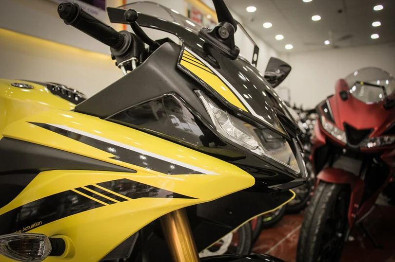 yamaha yzf r15 mau vang racing ve viet nam gia 78 trieu