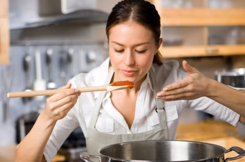 bep hong cua me theo con suoi am bua com gia dinh