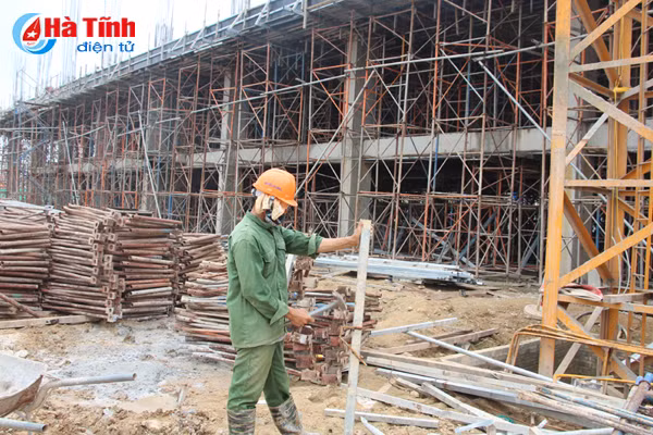 tren cong truong du an nha o xa hoi dau tien cua ha tinh