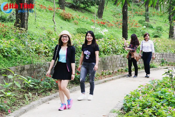 Photo: Độc đáo ngôi chùa nằm trong hang đá ở Hà Tĩnh