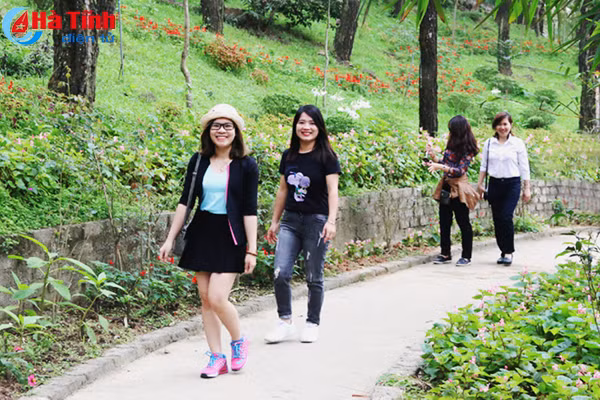 Photo: Độc đáo ngôi chùa nằm trong hang đá ở Hà Tĩnh