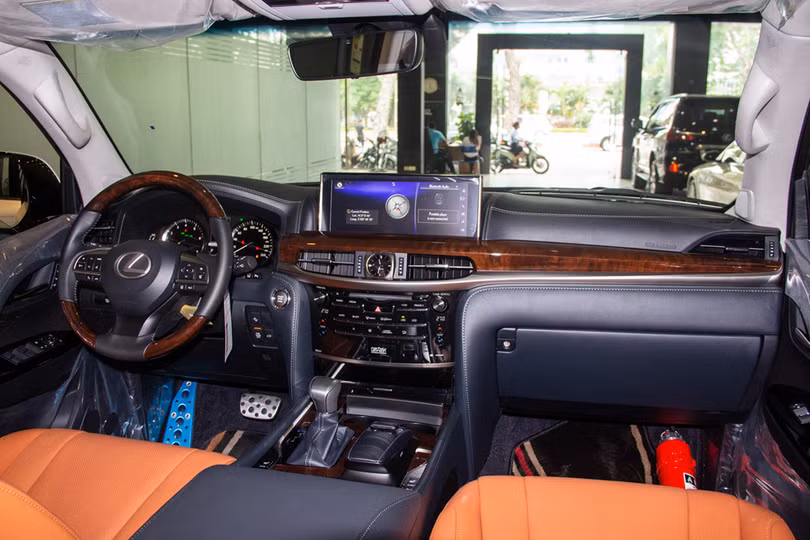 chi tiet lexus lx570 super sport gia gan 10 ty dong tai vn