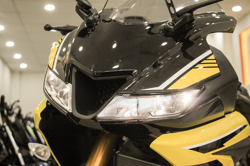 yamaha yzf r15 mau vang racing ve viet nam gia 78 trieu