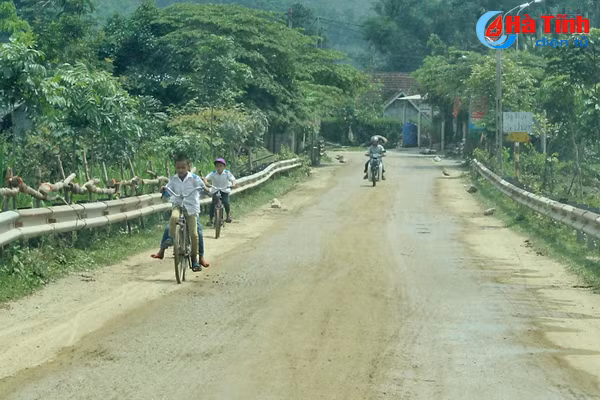 xe cho cat gay o nhiem moi truong anh huong an toan giao thong