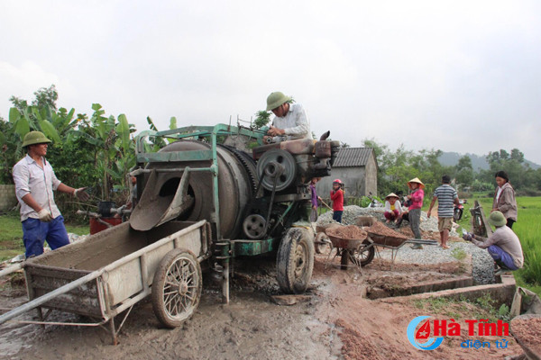 dan khen cac bi thu chi bo kiem thon truong lam duoc viec