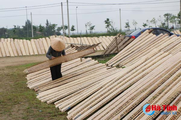 kinh hoang canh banh nem phoi canh bai rac